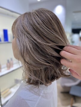 ステア ケース(stair case) ナチュラルなメリハリと動きを出しながら白髪もぼかしたい！