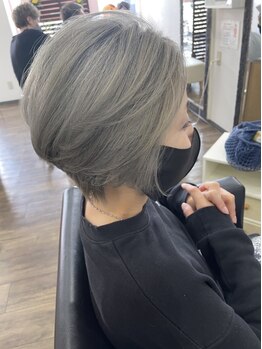ヘアーサロンルゼル(LuzeL)の写真/お洒落なグレイカラーで、年齢を重ねても暗すぎない髪色に。艶感のある上品な仕上がりへ導きます♪