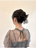 お呼ばれヘアアップヘア結婚式ヘア_黒髪小顔オリーブグレー