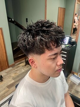 スタンドバーバー 柏(STAND BARBER) リバースセンターパート/ニュアンスウルフ/ダウンバング/柏