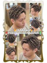 ヘアーファクトリー☆マハロ(Hair Factory☆MAHARO)&nbsp;ツーブロックスキンフェード＆ツイストパーマ＆ハイライトカラー