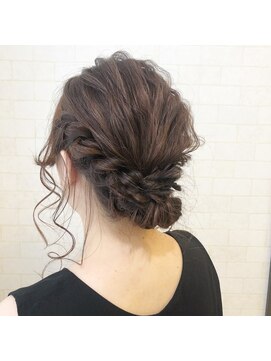 アルマヘア(Alma hair) シニヨンアップアレンジ