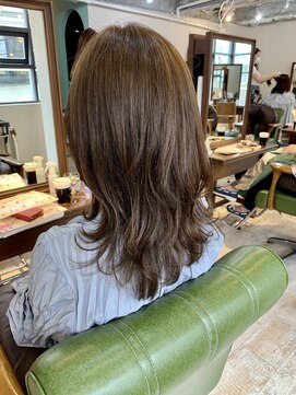 マリアバイアフロート(Maria by AFLOAT) 【重山】アッシュブラウン厚めバング毛先パーマ外ハネセミロング