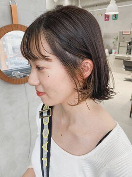 テトヘアー(teto hair) 切りっぱなし　ミディアム　もみあげ　ブリーチ　デザイン　前髪