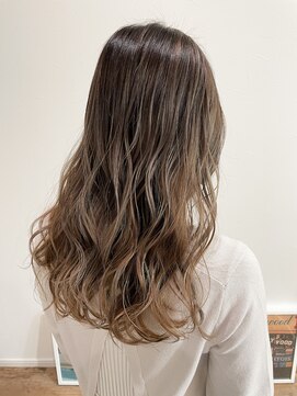 キュー(cue) 【cue】エアータッチバレイヤージュ×上品ベージュ