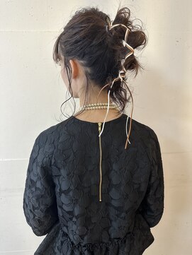 イーズ(e's) リボンを使ったおしゃれ変形ポニー