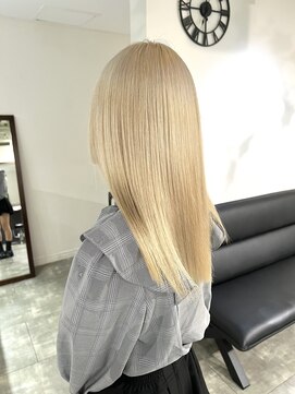 イリ 梅田(ili) シルキーブロンド/ケアブリーチ/村上佳那多