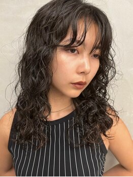 ビューズ(VIEWS)の写真/【軽く乾かしてニュアンスヘアが完成】質感パーマで女性らしい柔らかい雰囲気に。