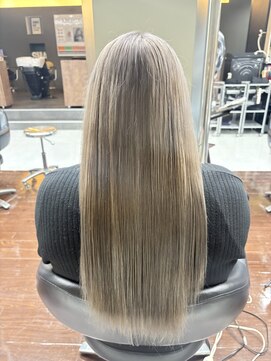 シャンプーボーイエイムス(SHAMPOO BOY aims) 推し活前のシルバーアッシュカラー