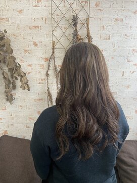 アカイトビラ ヘアケアサロン(AKAI TOBIRA Hair Care Salon) 白髪ぼかしハイライト×グレージュ