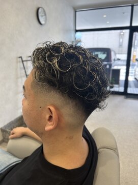 バーバーサンクチュアリ(Barber Sanctuary) 緩め極道パーマxメッシュxスキンフェード