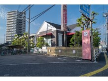 アニューヘアー 西原店(ANEW hair)の雰囲気（向かい鎌倉パスタ横に7台、満車時は近隣Pへ）