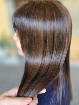 カラーや縮毛矯正のダメージ毛から《大人の上質な艶とハリのある髪》にする濃厚トリートメントとカラー技術