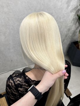 ロウル 渋谷(LOWRL) ホワイトブロンド/フェミニンロング/似合わせカット