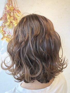 トゥーリ 筑紫野店(tuuli) tuuli / 切りっぱなしボブ ラフウェーブ / 八谷昌直