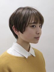 ダークベージュでハンサムショートはクール女子！