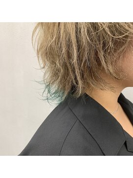 エヌ(N) 王道ミルクティー × 裾エメラルドグリーン