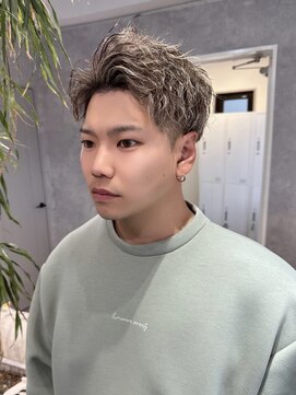 ディーバ 池袋東口(D.I.E.V.A) 10代20代30代40代ホワイトメッシュメンズツイストスパイラル