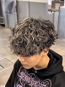 ノイセル 西本町(Noisyle) フェザーパーマスパイキーショートブルーブラックサーフカール◎