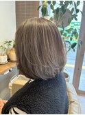 大人のレイヤーボブ　白髪ぼかしハイライト