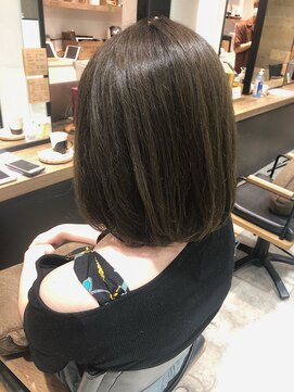 ビヨウシツ ポスタ ボブ×シアーグレージュ　正木ゆかり