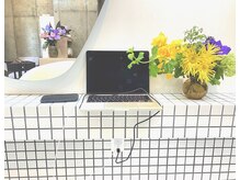 《 お忙しいお客様にも好評♪全席電源＆Wi-Fi完備！ 》充電器の貸し出しも◎施術中もストレスフリー★