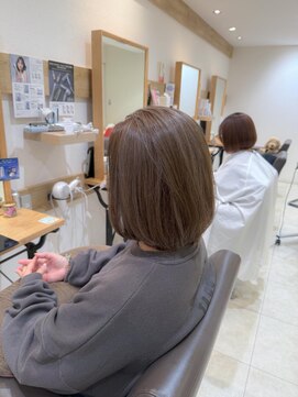 ミラバイケンジ 藤沢(Mira by KENJE) 白髪ぼかしハイライトカラー30代40代50代ブルーグレージュ