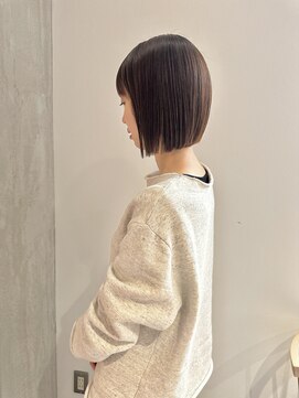 ヨーク(YOKE) YOKE 切りっぱなしボブタイトボブ丸くないボブくすみベージュ