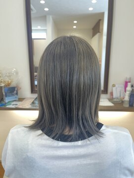 サロンドモモ(Salon de MoMo) オンカラーでスモーキーグレー♪