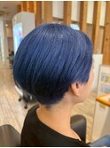 個性引き立つネイビーブルー×クールショート/ブリーチ