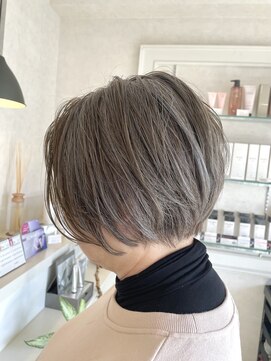 ヴィフ ヘアアンドデザイン(Vif hair&design) 寒色系グレージュ×大人丸みショート