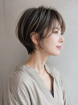 ミリール (Mireel) 軽さと立体感で魅せる 大人ショートボブ×ハイライトカラー