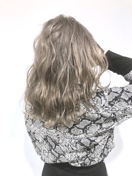 アマンドール(Aman D'or) プラチナホワイトカラー