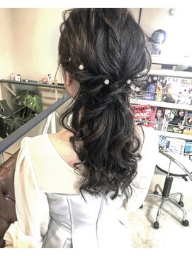 ヘアアンドメイクフリッシュ(HAIR&MAKE FRISCH) ヘアセット　下めのハーフアップ