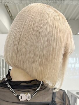 ウィコ 新宿(WICO) ボブホワイトミルクティーカラー[新宿駅/モード/ダブルカラー]