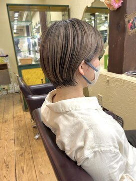 スミ(sumi) シャドウルーツ/ミルクティーベージュ/岩田悠