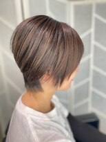 ツムグ 代官山店(TUMUGU)&nbsp;小顔ショートボブ丸みショート×パープルブラック白髪ぼかし