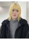 抜きっぱなしブロンド顔周りレイヤーハイトーンミディアム