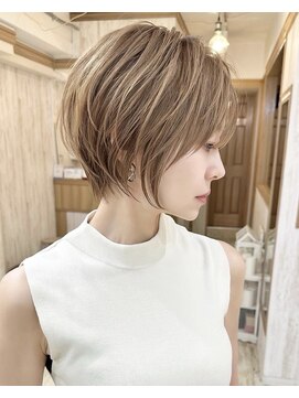 リン(rin.) 女性らしさのあるショートボブ