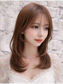 韓国風レイヤー/外ハネくびれ/ミディアムレイヤー/ぱっつん前髪