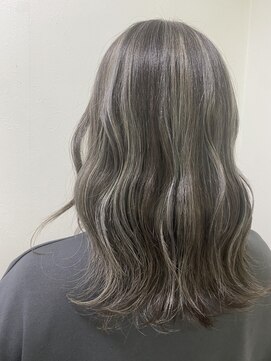 アリエル セバスチャン グレージュハイライト