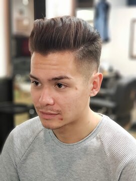 ワンワンオー バーバーショップ 博多店(@110 BARBER SHOP) ポンパドールスタイル