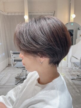 ストレータ バイ マリオ(Strata by mario) 耳掛けハンサムショート