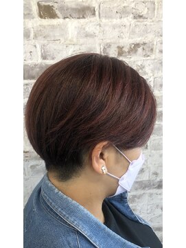 テーラ 八幡宿店(TELA) 刈り上げピンクショートスタイル