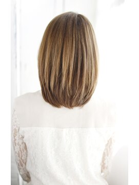 シュシュット(chouchoute) レイヤーカットウェットヘアデザインカラーオリーブベージュ/101