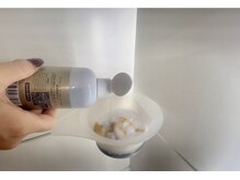 カラー剤にケア剤をたっぷり投入！