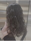 冬のツヤ髪◎プードルパーマ×スパイラルロングで美髪効果!