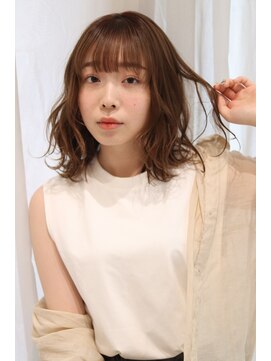 ビューティーアンドフリーハコ(Beauty&Free HACO) 透明感ベージュカラー/外はねミディアム/シースルーバング