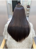 広がりやパサつきが気になる方は「縮毛矯正を♪」