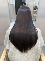 シダ(sida)&nbsp;広がりやパサつきが気になる方は「縮毛矯正を♪」